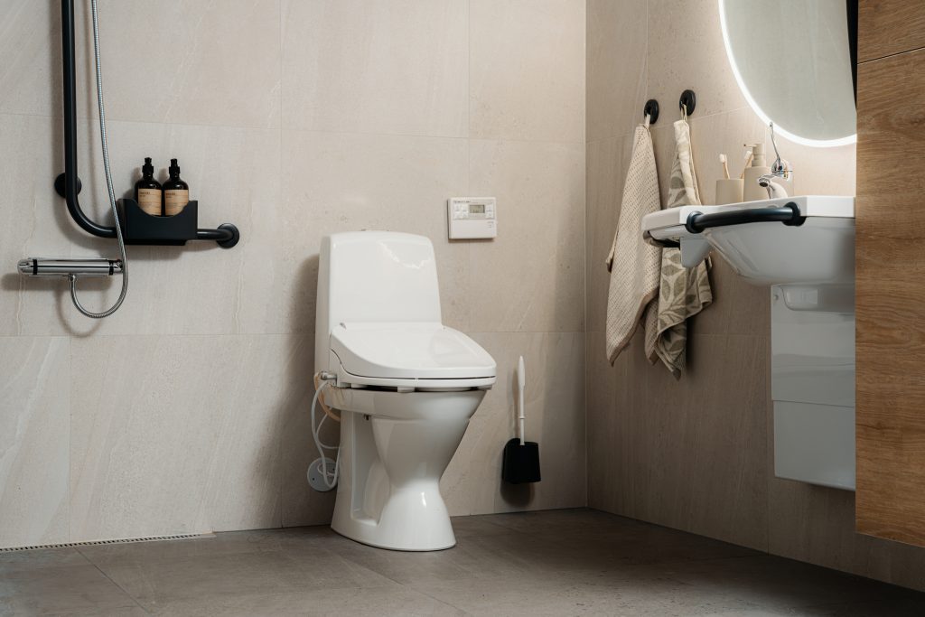 Bano Clean 700 bidésits med stängt toalettlock