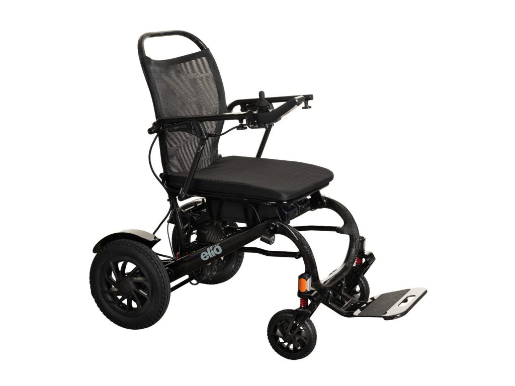elio carbon sammanfällbar elektrisk rullstol sedd från sidan i vinkel