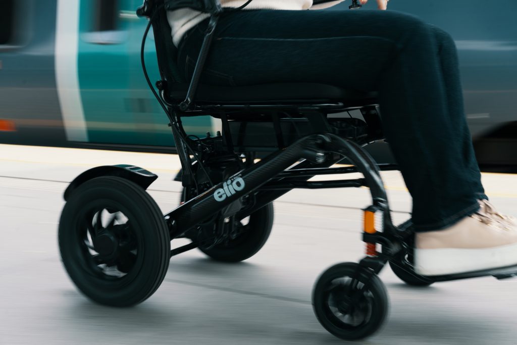 Elio elektrisk rullstol på tagplattform